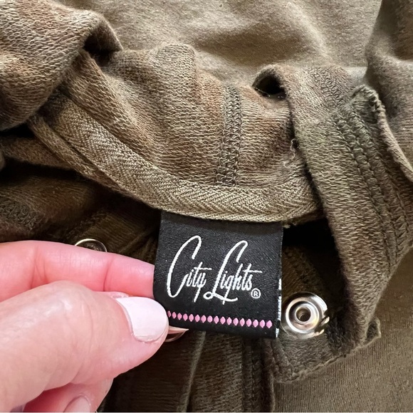 Vintage City Lights Olive Green Hooded Jacket Snap Front pockets Medium
Y2K - Picture 9 of 14